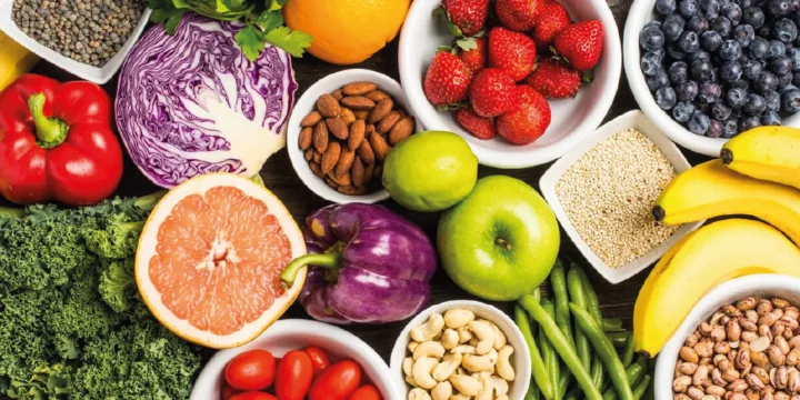 Frutas y verduras vista senital | Alimentación saludable clave para un bienestar sostenible | Alimentos Sostenibles